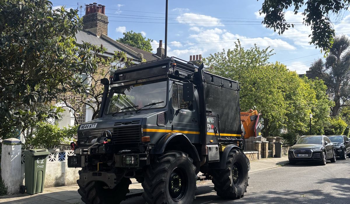 Ferguson Forestry Unimog U2150L38 with front-mounted Schliesing chipper